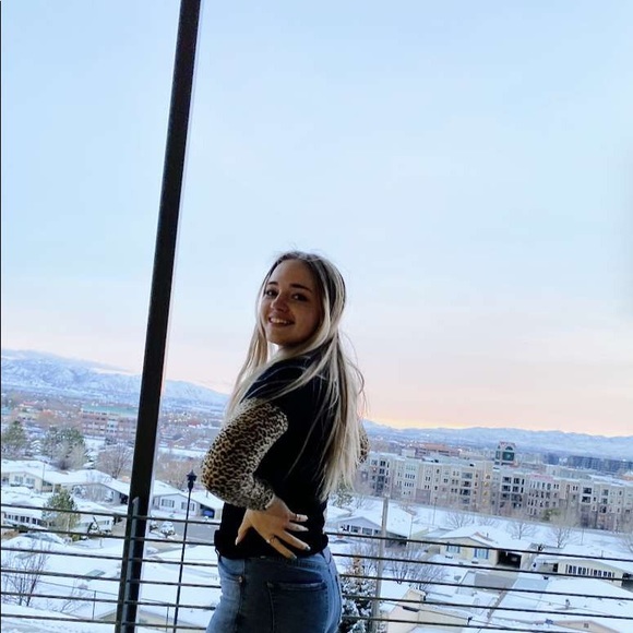 Meet your Posher, Elizabeth - Picture 1 of 1